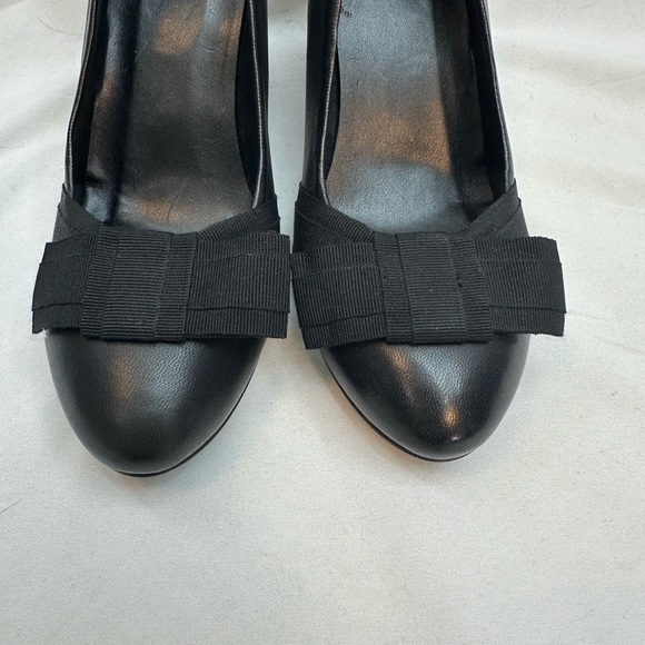 Brooks Brothers Classic Black Leather Heels with Bow 7.5 - Picture 3 of 6